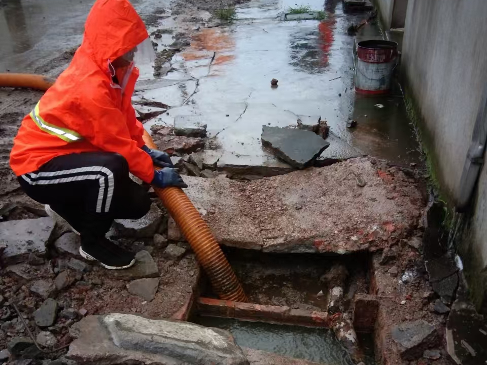 昔阳专业清理污水池 炜誉市政以规范流程守护城市 “肠道”