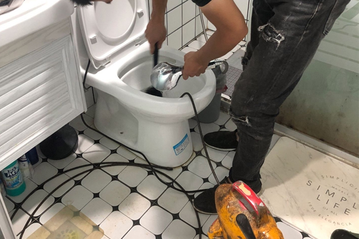 昔阳马桶堵塞自己疏通还是找师傅?专业上门服务让你省时更省心